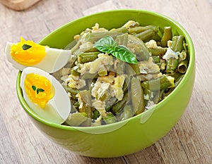 String beans with eggs