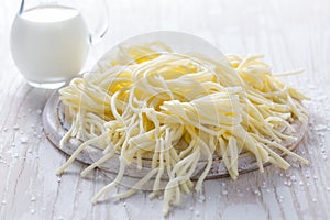 String syr alebo syrová metla - slaný snack syr, národná pochúťka zo Slovenska