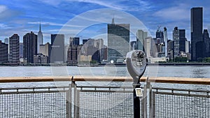 Strolling along the Long Island overlook in New York (USA)