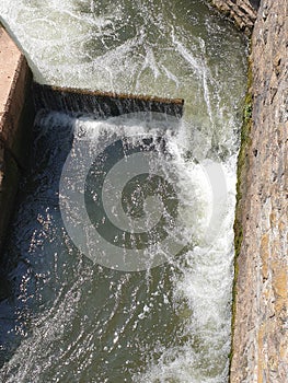 Strong currents flow into the doldrums photo