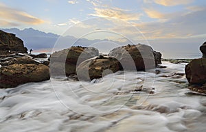 Strong foreground rock flows at Wollongong