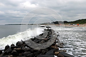 Strong sea â€‹â€‹waves crashing on the breakwater.