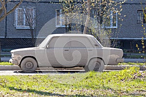 Strongly dirty car