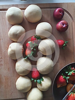 Strowbery  and knedle with fruit