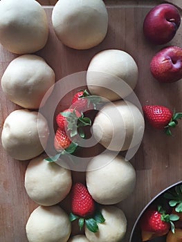 Strowbery  and knedle with fruit