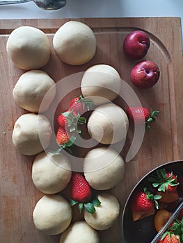 Strowbery  and knedle with fruit