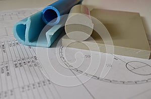 Structural drawing of tank, sump and plastic material for its production