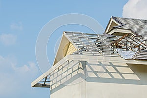 Structural steel roof using steel frames