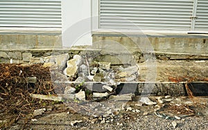 Structure cracked and collapsed - foundation problems