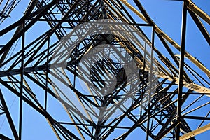 The structure of the power mast seen from the inside. Spring