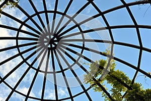 Structure of a steel dome