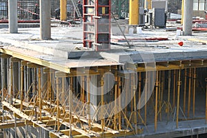 Struts constructions