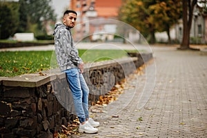 Student kuwaiti man wear at hoodie