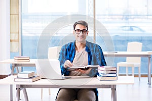 Student in telelearning distance learning concept reading in lib