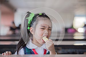 Students eat snacks