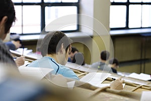 Estudiantes durante un examen 