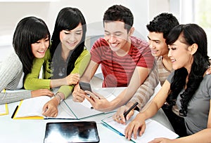 Students with handphone