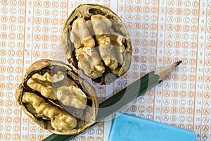 Students will eat walnuts, eat walnuts to pass the exam,