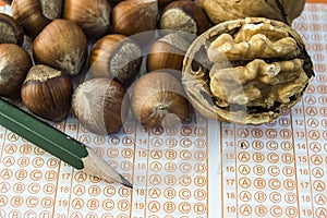 Students will eat walnuts, eat walnuts to pass the exam,