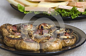 Stuffed mushrooms with ham and cheese