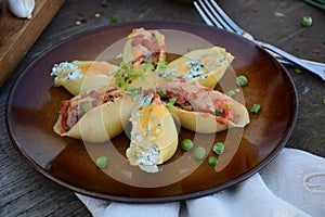 Stuffed pasta shells