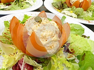 Stuffed tomato with tuna