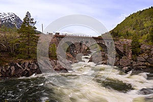 Most nórsky alebo kameň železnice most na linka cez 