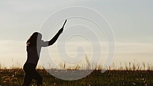 Stunning footage of the melee with the knife in his hand. Attacks are carried out by a very cool warrior with a bare torso, long h