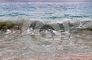 Stunning indian ocean waves at the beaches on the paradise island seychelles