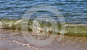 Stunning indian ocean waves at the beaches on the paradise island seychelles