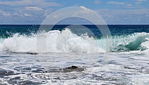 Stunning indian ocean waves at the beaches on the paradise island seychelles