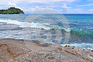 Stunning indian ocean waves at the beaches on the paradise island seychelles