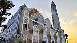 stunning mosque building in the evening
