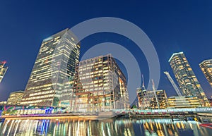 Stunning night view of Canary Wharf skyline - London, UK