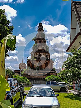 Stupa car neigbourhood old town Chiang Mai wat temple