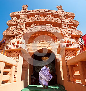 Stupa, devotee entering