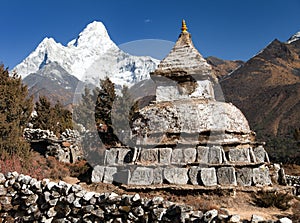 Stupa near Pangboche village with mount Ama Dablam