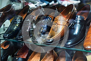 Stylish leather / lacquered men's shoes on the shelf in the store