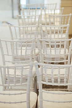 Stylishly decorate a hall in white for a wedding ceremony