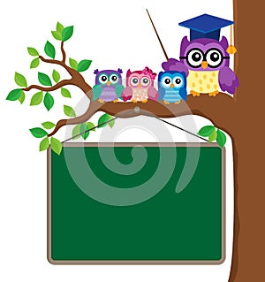 Stylized school owl theme image 6