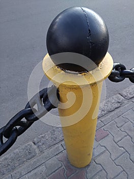 Stylus of street fencing made of metal with chain.