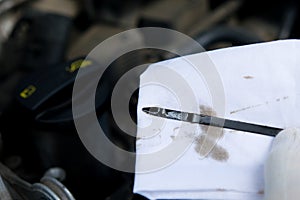 Stylus to check the engine oil is wiped with a white rag photo