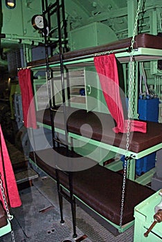 Submarine bed for crew