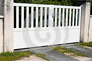 Suburb portal home white metal aluminum house gate slats