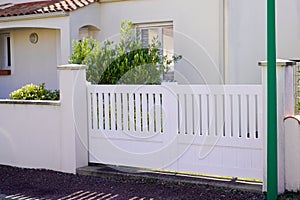Suburb portal home white pvc plastic house gate slats