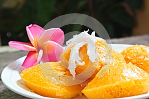 Sugarpalm cake with coconut.