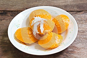 Sugarpalm cake with coconut.