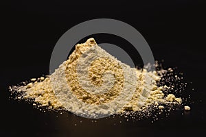 Sulfur or sulfur is a chemical element used for sulfuric acid for batteries, gunpowder making and rubber vulcanization