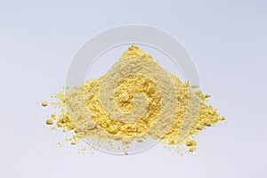 Sulfur or sulfur is a chemical element used for sulfuric acid for batteries, gunpowder making and rubber vulcanization