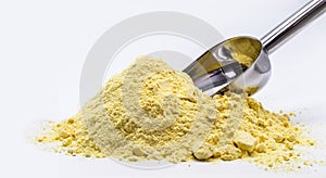 Sulfur or sulfur is a chemical element used for sulfuric acid for batteries, gunpowder making and rubber vulcanization